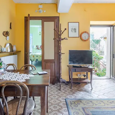 La Corte Della Carla - Cozy In The Old Court Lierna
